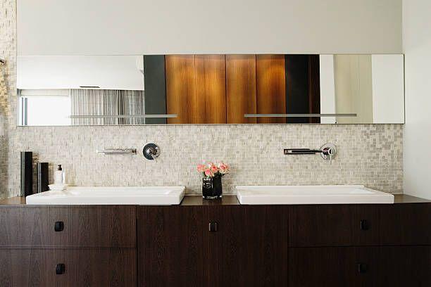 mueble con espejo de baño